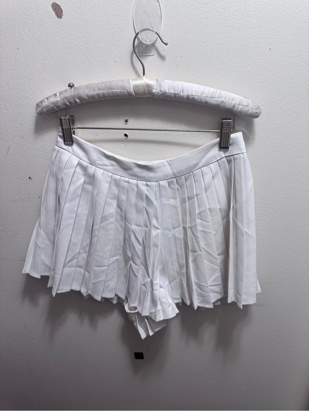 Forever 21 White Pleated Skort size small